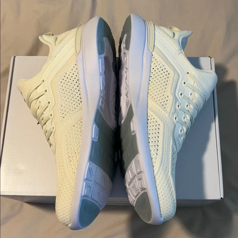 Unisex APL Techloom Tracer Pristine Parchment White Men’s 9 Women’s 10.5 NWT